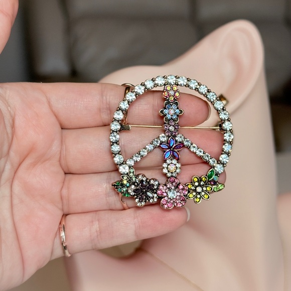 🌷 Colorful Peace Sign Brooch - Picture 7 of 8